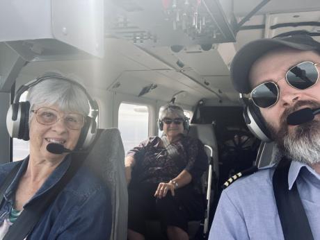pilot and passengers in plaine, interior shot